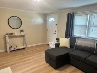 The Tinley House. Close to hiking, hunting. Bike trail and hospital, shopping Hotels in Harrisburg