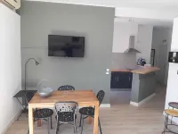 Beautiful and bright apartment with lovely view of Cassis Bay and feet in water