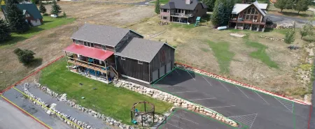 10Bedroom 6 bath Lakeview Retreat with Year-Round Hot Tub & Unique Entertainment