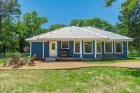 Country Home on 5 Acres-15 Min to Snow's BBQ