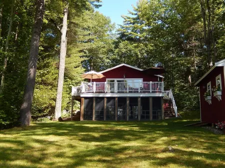 Beautiful Lakefront Escape - Book Your Fall Foliage GetAway!