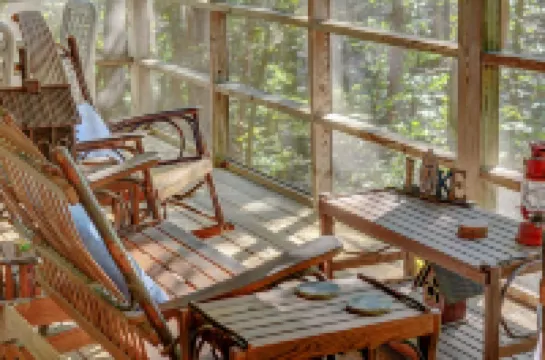 Secluded Lake Front Cabin - on Lake Hartwell, with Dock, Fenced Yard, Fire Pit.