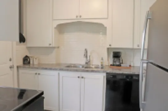 Cozy 2-bedroom apartment in Central Bismarck