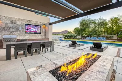 Beautiful Estate with a relaxing patio, pool, hot tub, billiards, & more! Hotels near Phoenix Bat Cave