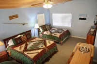 LUXURY LAKE HOUSE  & TREEHOUSE DAYBED 5-STAR QUALITY- Plush beds for 10