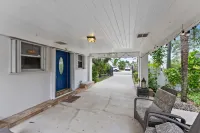 NEW! Historic Estate-Heated Pool - Two Guest Houses - Sleep16 - NEAR EVERYTHING