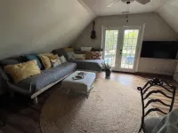 Heart of Old beach, outdoor porch overlooking the garden, 버지니아비치 호텔