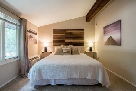 Hidden Gem with Pool View!