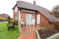 Semi-detached house with garden in a quiet side street in Norddeich - WiFi