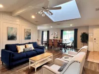 Pool, Heated spa, Pickleball court, BBQ, Sleep 16