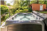 Relaxing Mediterranean style home w/hot tub, 2 golf carts, private beach access - Private Pools