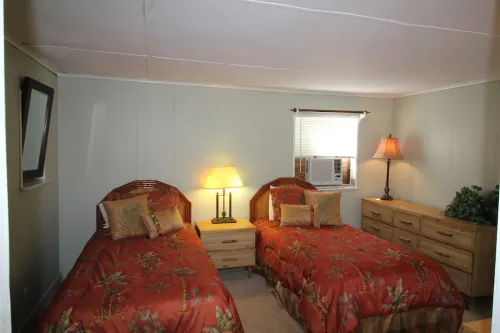 Family fishing cottage on the Indian River Lagoon w/250 ft dock and Ocean 2 mil