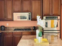 LUXURY HOME 3300 SQ FT, QUIET NEIGHBORHOOD