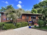 Cherry Lodge, Cedar Springs, Self Catering Log Cabin, Heacham,Close to the Beach - Wifi