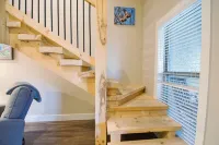 Rustic Retreat 3Bed/3Ba Walk In Quiet Close to Lake TaneyComo & The Landing