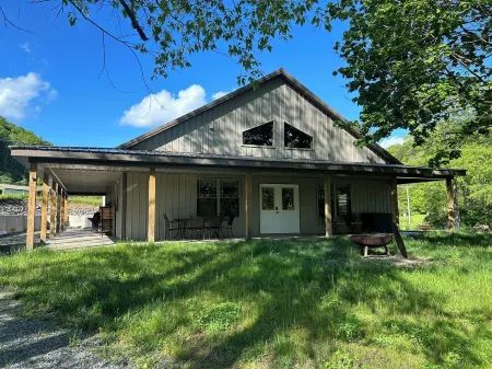 Nature's Retreat: Ultimate ATV & Fishing Getaway minutes from Cherry Springs Отели в г. Абботт Тауншип