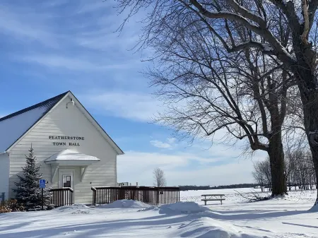 Spacious country home in a peaceful setting. New listing with frequent updates! Отели в г. Фетерстон