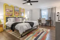 Perfect location 6 Bedroom, 4 Bathroom house. GameRoom,HeatedPool. 5min to Beach Hotels in Seminole