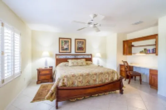 Key Colony Beach Paradise Hotels in Key Colony Beach