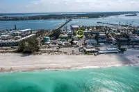 Villas By The Sea #2, Anna Maria Island Condo, one block from beach, heated pool - 3 tähden