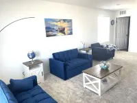 Modern Desert Gem, Boho Retreat, 2 Living Rooms, Sleeps 10