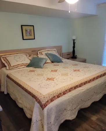 Unique Studio Apartment  WifiKing BedJet Tub Pool C/O