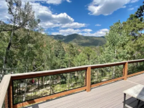 At Catamount trailhead. Secluded. Game Room. Pet Friendly Hotels in Green Mountain Falls