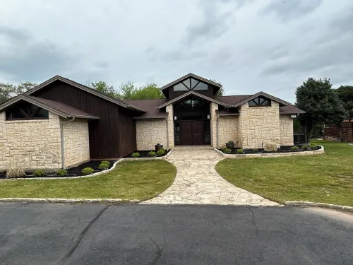 Charming 3-bedroom lake front house in fabulous Granbury with WiFi,  AC, Dock Hotel a Granbury