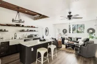 Uber to Wineries/Weddings+ PUPS! +mountain escape Hotels in Rainbow