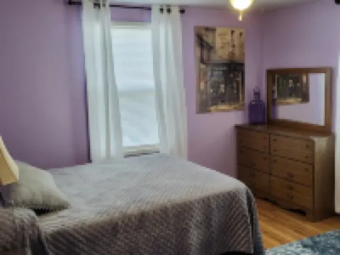 Park Place-Quaint home nestled between parks and lakes 奧爾尼酒店