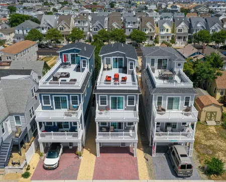 Walking Distance to Beach & Bay - Steals & Deals for Last Few Weeks of Summer