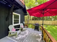 Comfy chalet near town, lake, skiing and hiking