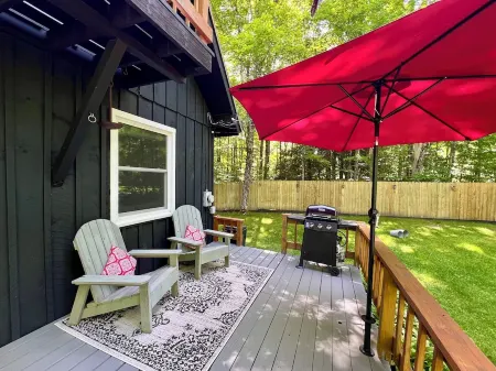 Comfy chalet near town, lake, skiing and hiking