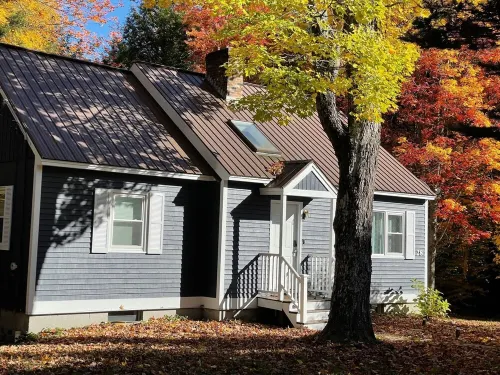 *Classic VT Getaway* Newly renovated- Close to golf/hiking/lake/restaurants/bars