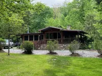 Cona LaPrade Cabin - located next to LaPrade's Marina on beautiful Lake Burton.