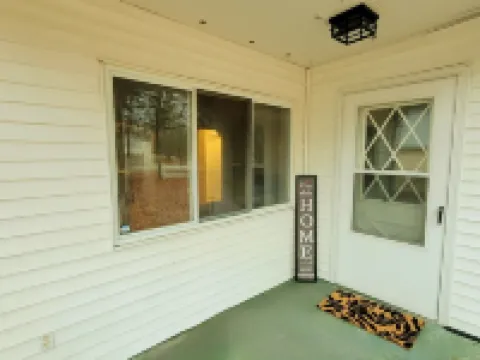 Updated Higgins Cottage w/ AC - Walking Distance to Higgins & Boat Parking Hotéis em Gerrish Township