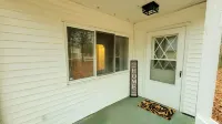 Updated Higgins Cottage w/ AC - Walking Distance to Higgins & Boat Parking