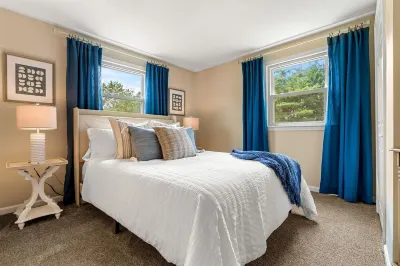 Beautiful & Relaxing Nashua Home - Minutes from Downtown Hotels near Nashua Community College