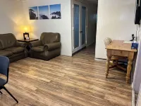 Vacation Home-Beaches, LAX Airport and Freeway405&105 Nearby