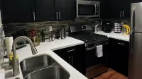 Cozy and Quiet/pool/gym/free parking/10 min to LAX