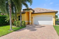 Sunshine & Good Times! Spacious Home w/ Pool & Spa