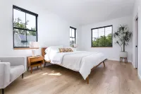 Fairhaven Luxury With Rooftop Deck and Ocean Views