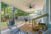 NEW-The Beach Haus- Luxe Cottage, professionally designed w/ WiFi, linens incl.