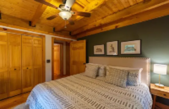 Perfect Cabin in the Woods! Hot Tub, Fire Pit, WI-FI, Central A/C