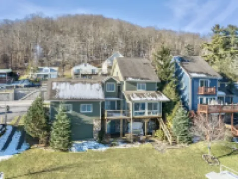 Best Location, lakefront, dockslip, family friendly, safe. 加勒特縣酒店