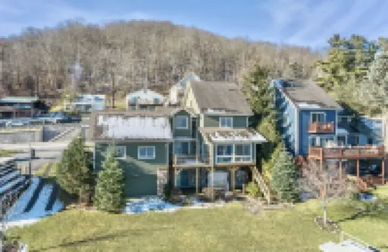 Best Location, lakefront, dockslip, family friendly, safe.