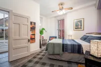 Updated Historical apartment close to a park and two blocks from the best dining