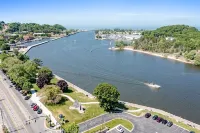 Compass Pointe Condominium - Steps to downtown, close to Lake Michigan