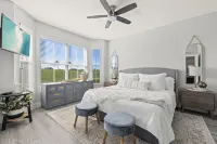 5-Star Deluxe Naples 2Bd/2Br. Resort Heated Pool. Golf. Pickleball. Tennis