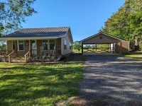Countryside Cowboy Cabin is only minutes from Frankston and pet friendly